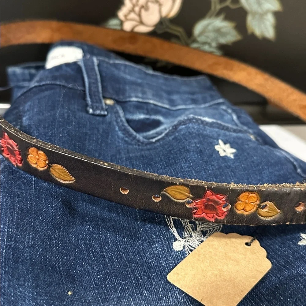 Vintage Hand-Tooled Leather Floral Belt – 40” Western Boho